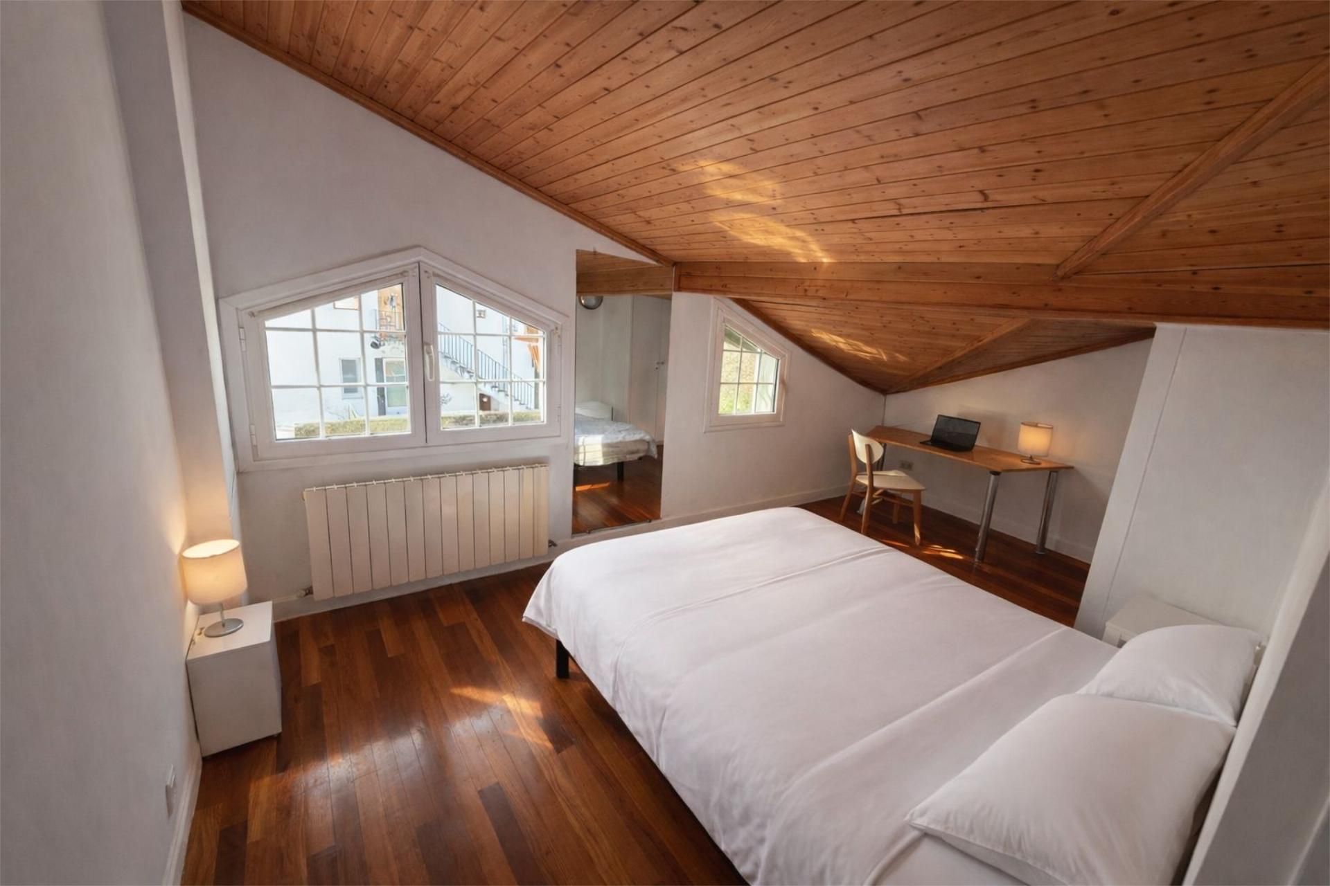 Casa adosada para compartir en Zubiaurre Pasealekua, 59, Intxaurrondo Habitación de Casa adosada para compartir en Donostia - San Sebastián con Calefacción, Jardín privado y Terraza