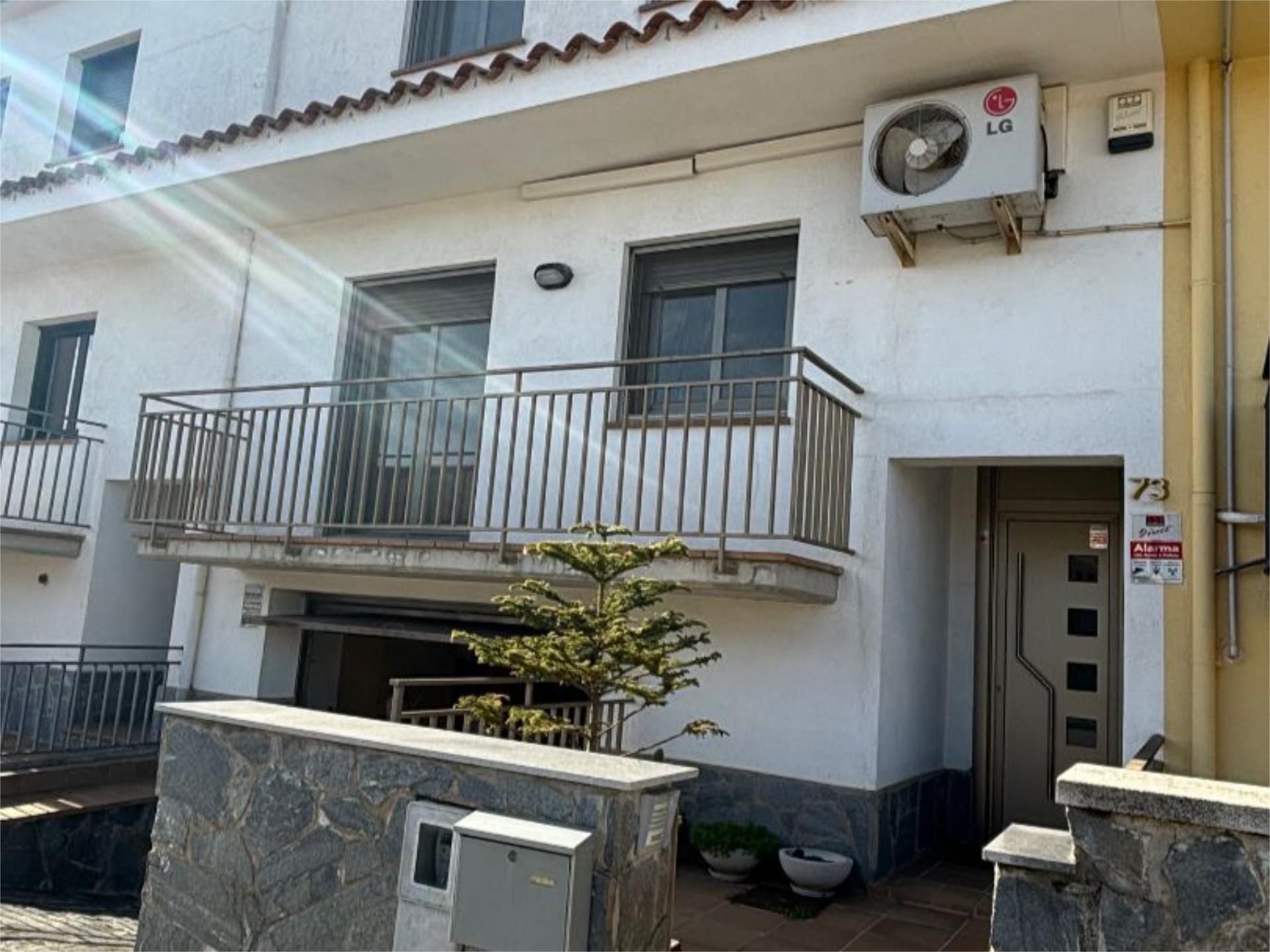 Single-family semi-detached for sale in Carrer Argimont, 73, Sils Exterior view of Single-family semi-detached for sale in Sils with Air Conditioner and Balcony