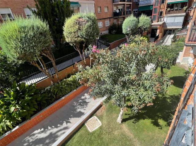 Piso en Venta en Calle de Mota del Cuervo, 42 en Canillas