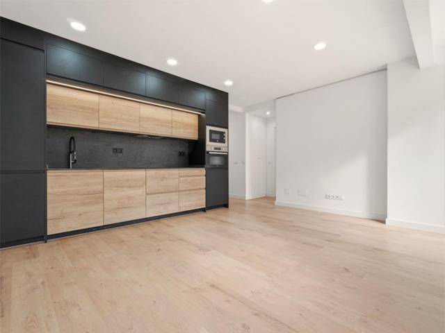 Piso en Venta en Calle de Bravo Murillo, 297 en Valdeacederas