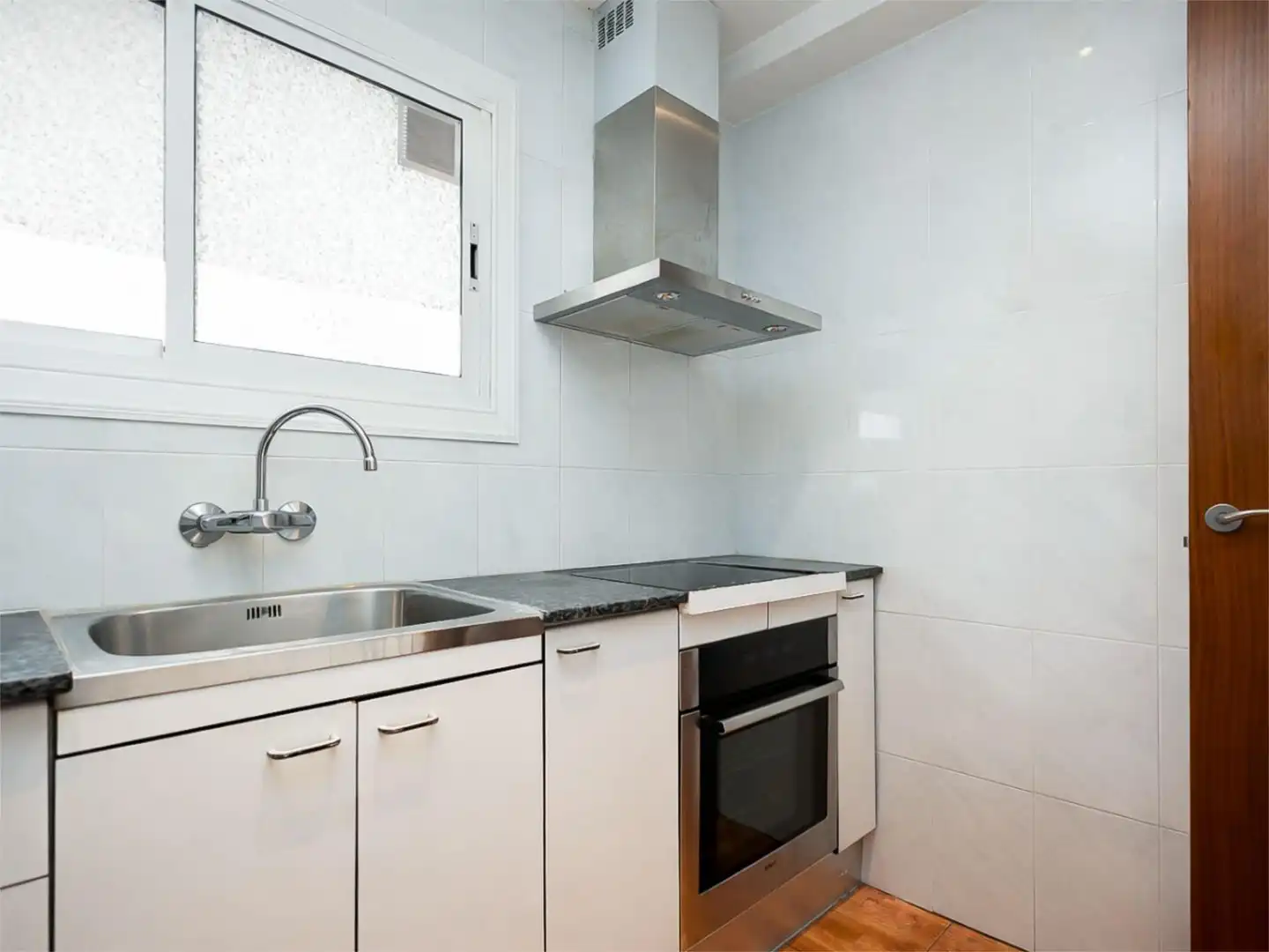 Wohnung zum Verkauf in Plaça de Provençana, 6, Santa Eulàlia Küche von Wohnung zum Verkauf in L'Hospitalet de Llobregat mit Balkon
