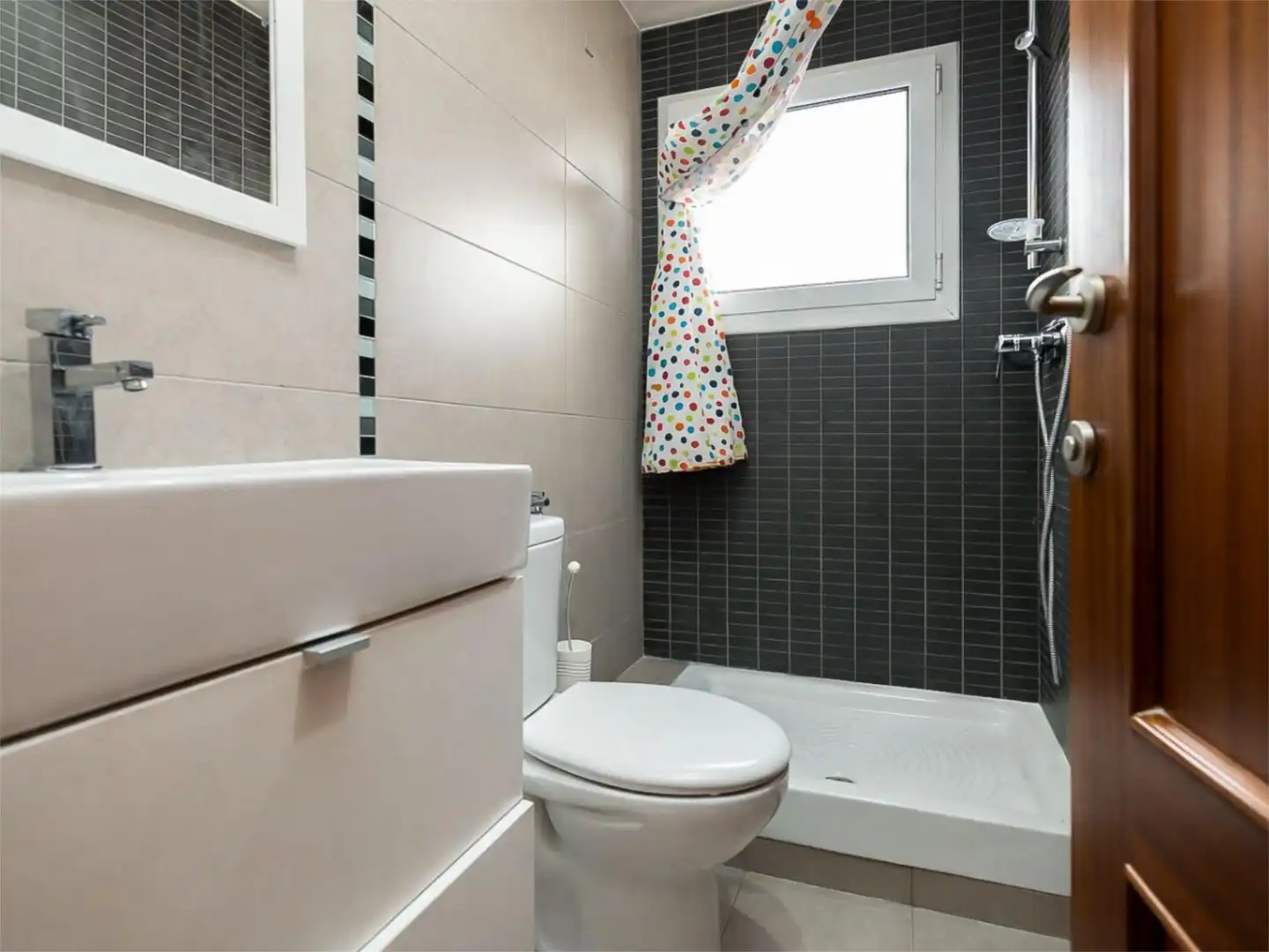 Wohnung zum Verkauf in Plaça de Provençana, 6, Santa Eulàlia Badezimmer von Wohnung zum Verkauf in L'Hospitalet de Llobregat mit Balkon