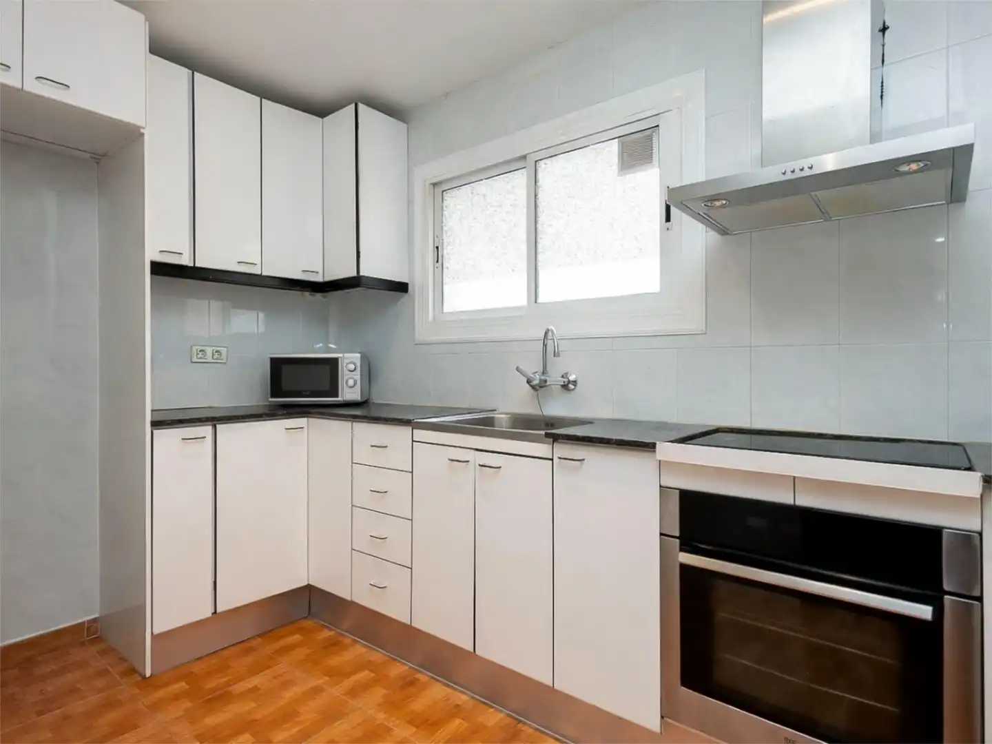 Wohnung zum Verkauf in Plaça de Provençana, 6, Santa Eulàlia Küche von Wohnung zum Verkauf in L'Hospitalet de Llobregat mit Balkon
