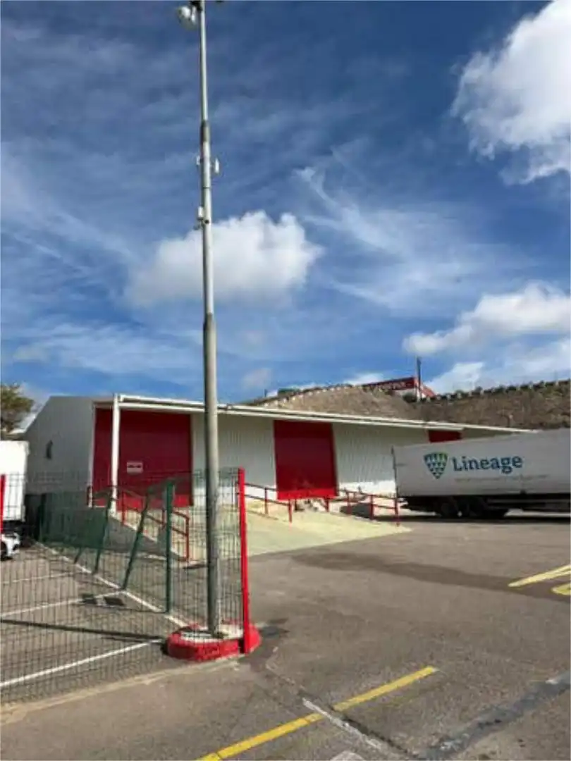 Fabrikhallen zur Miete in El Alquián Außenansicht von Fabrikhallen zur Miete in Almería