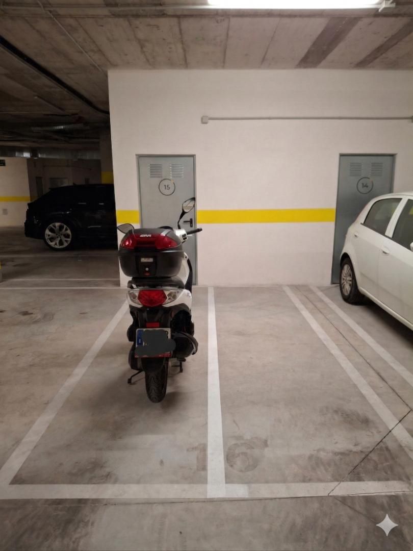 Garaje de alquiler en Carrer de les Moreres, 12, La Punta Parking de Garaje de alquiler en Valencia Capital