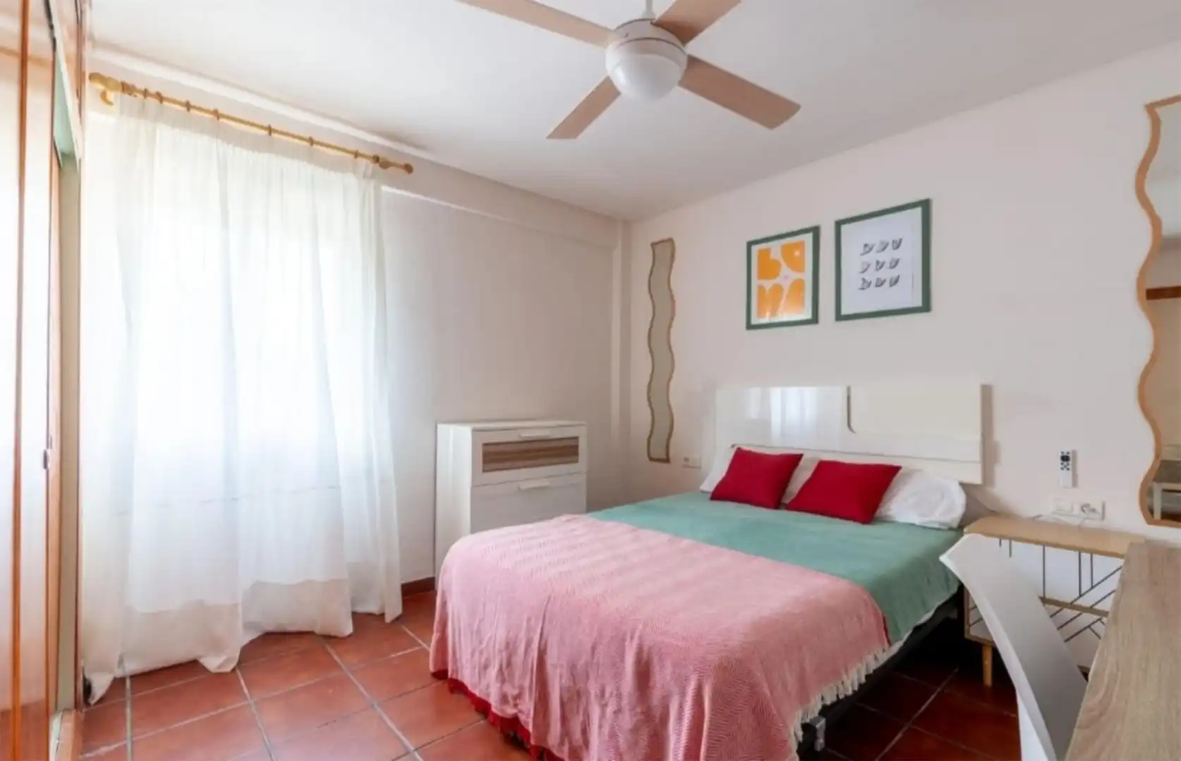 Room in Calle Ramón y Cajal, 19, Barrio Bajo Room in Calle Ramón y Cajal, 19, Barrio Bajo