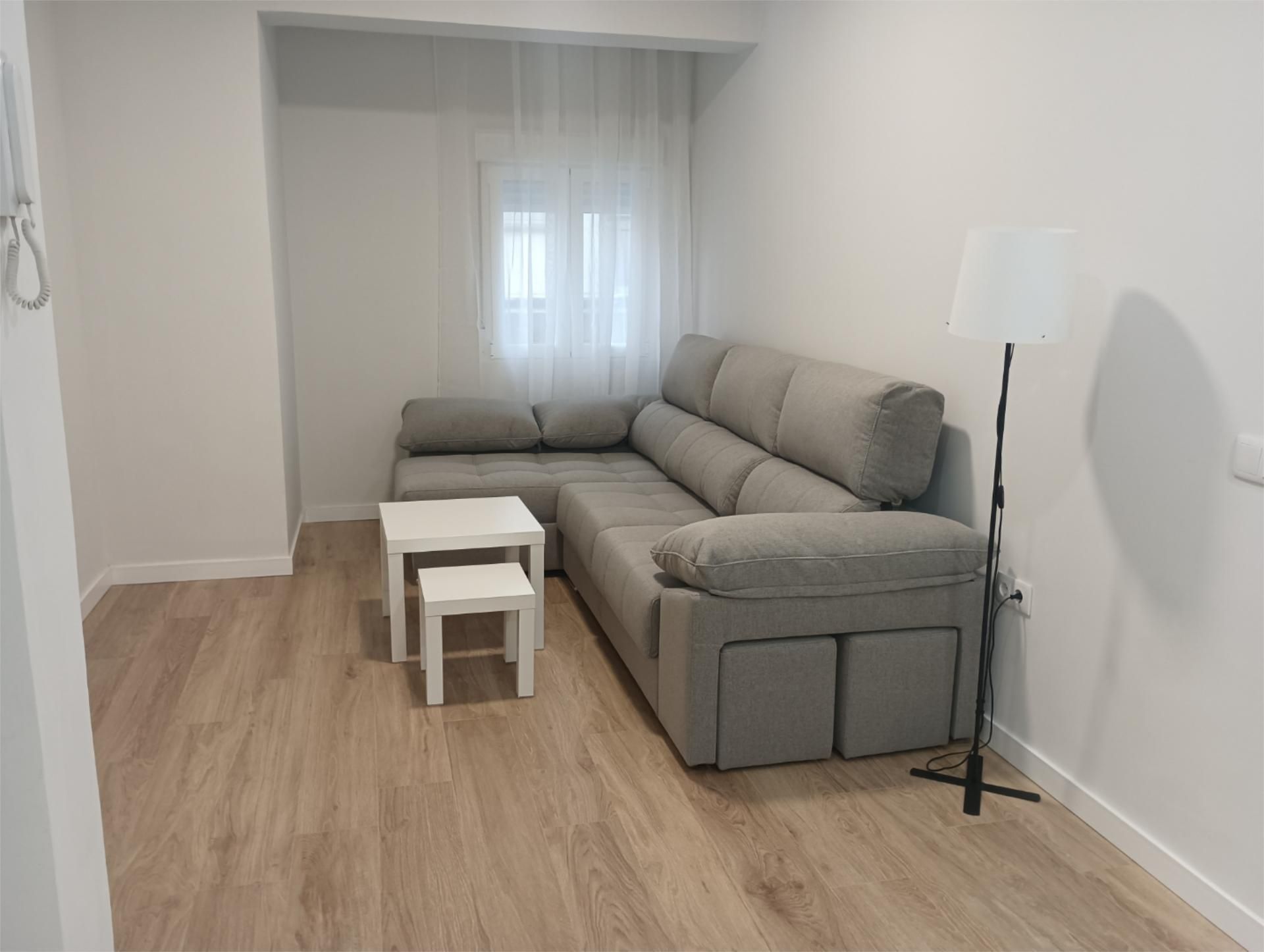 Sala d'estar de Pis de lloguer en Plasencia amb Aire condicionat, Moblat i Forn