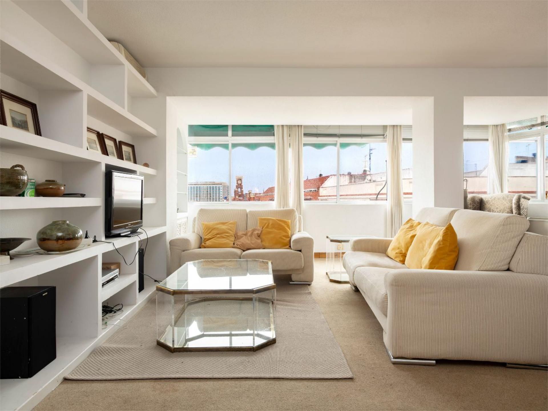 Flat for sale in Calle del Conde Duque, 40, Madrid Capital Living room of Flat for sale in Madrid Capital with Air Conditioner, Terrace and Balcony