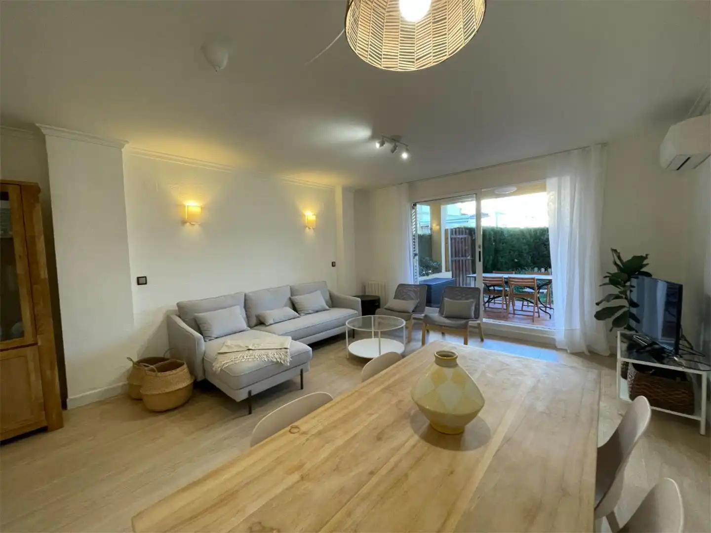 Sala de estar de Apartamento de alquiler en Jávea / Xàbia con Aire acondicionado, Calefacción y Jardín privado