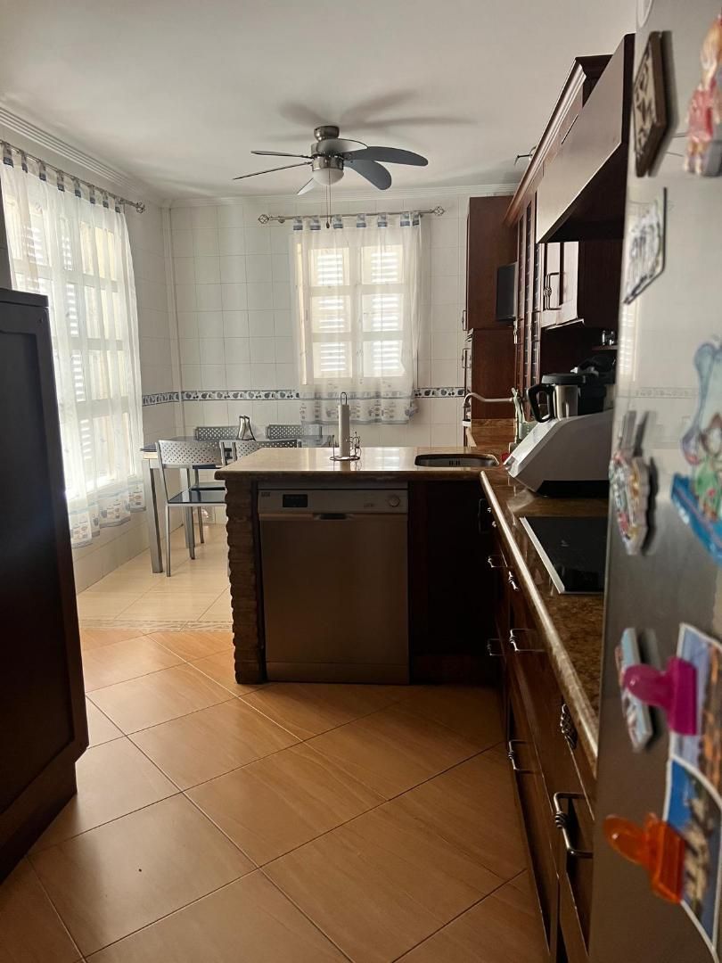 Casa o chalet en venta en Calle Vasco Núñez de Balboa, 1a, Condequinto Cocina de Casa o chalet en venta en Montequinto con Aire acondicionado y Piscina