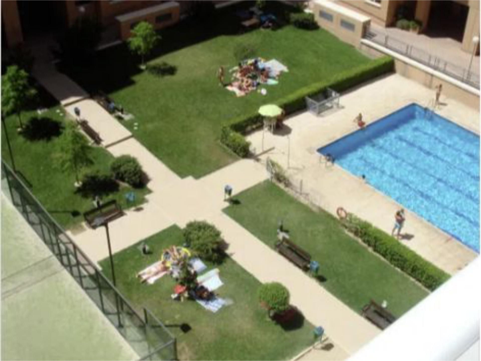 Swimming pool of Flat for sale in  Madrid Capital  with Air Conditioner, Heating and Parquet flooring
