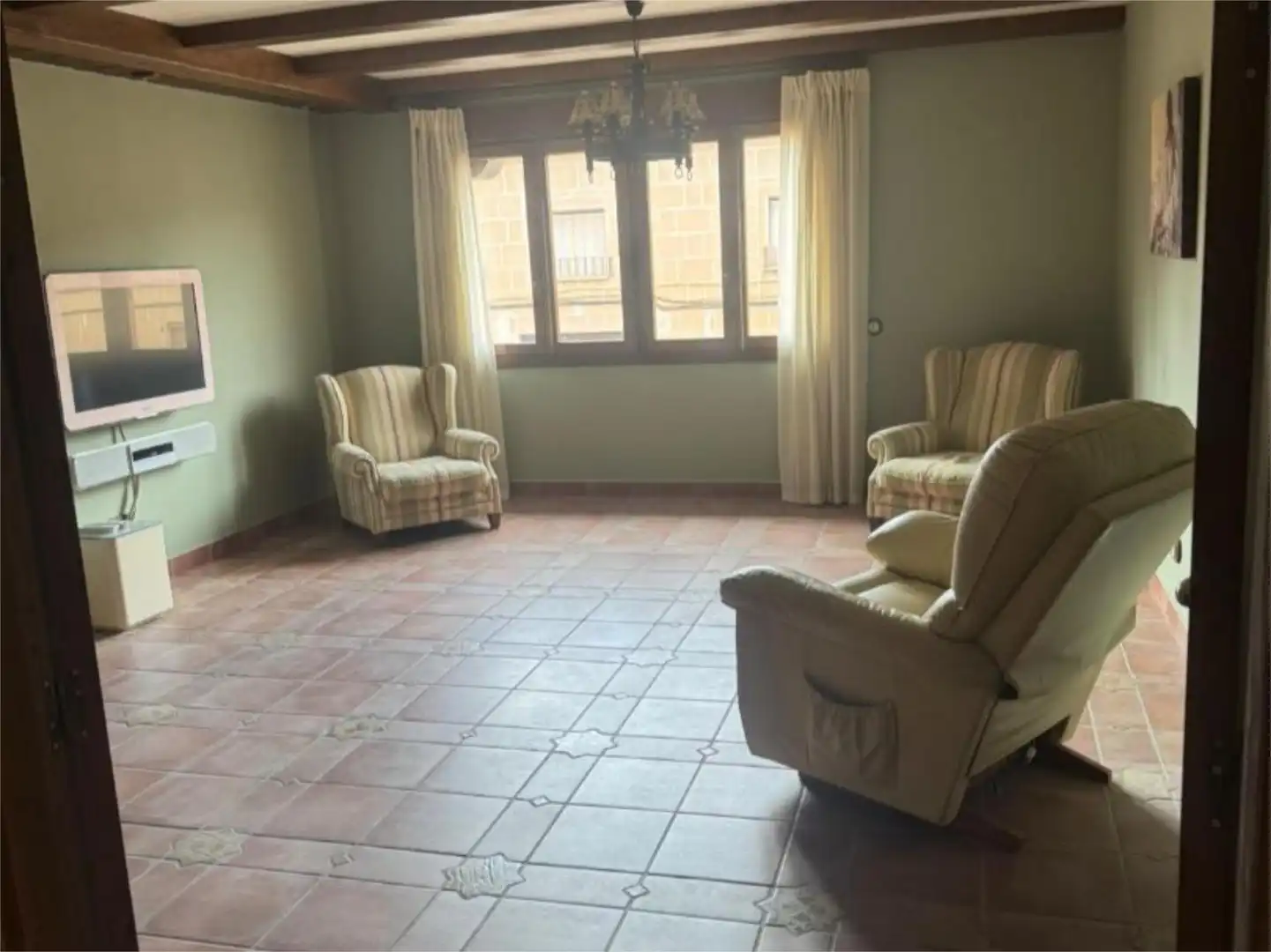 Casa adosada en venta en Calle Delicias, 21, Madridejos Sala de estar de Casa adosada en venta en Madridejos con Aire acondicionado, Calefacción y Terraza