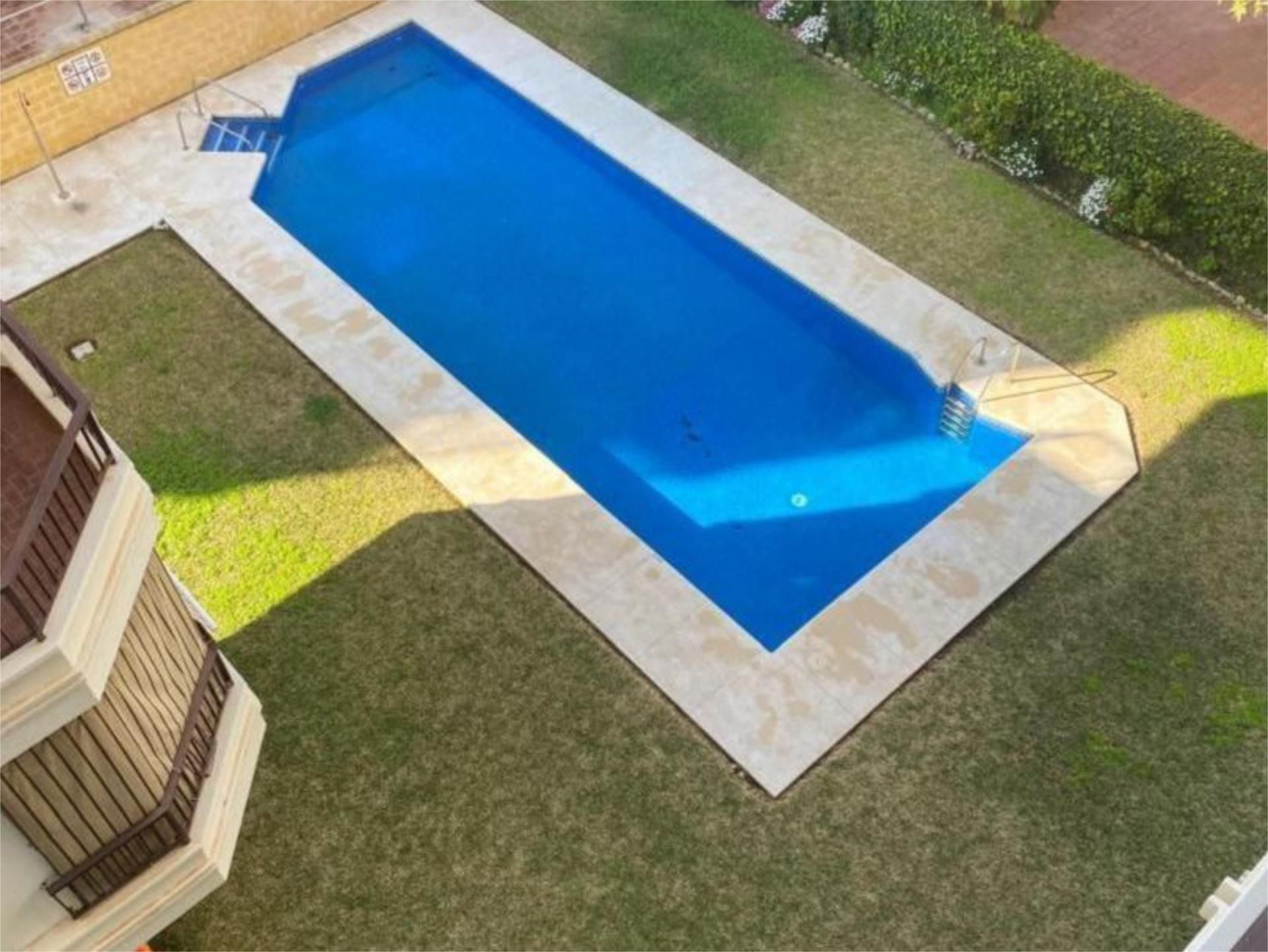 Schwimmbecken von Wohnung zum Verkauf in Marbella mit Privatgarten, Terrasse und Schwimmbad