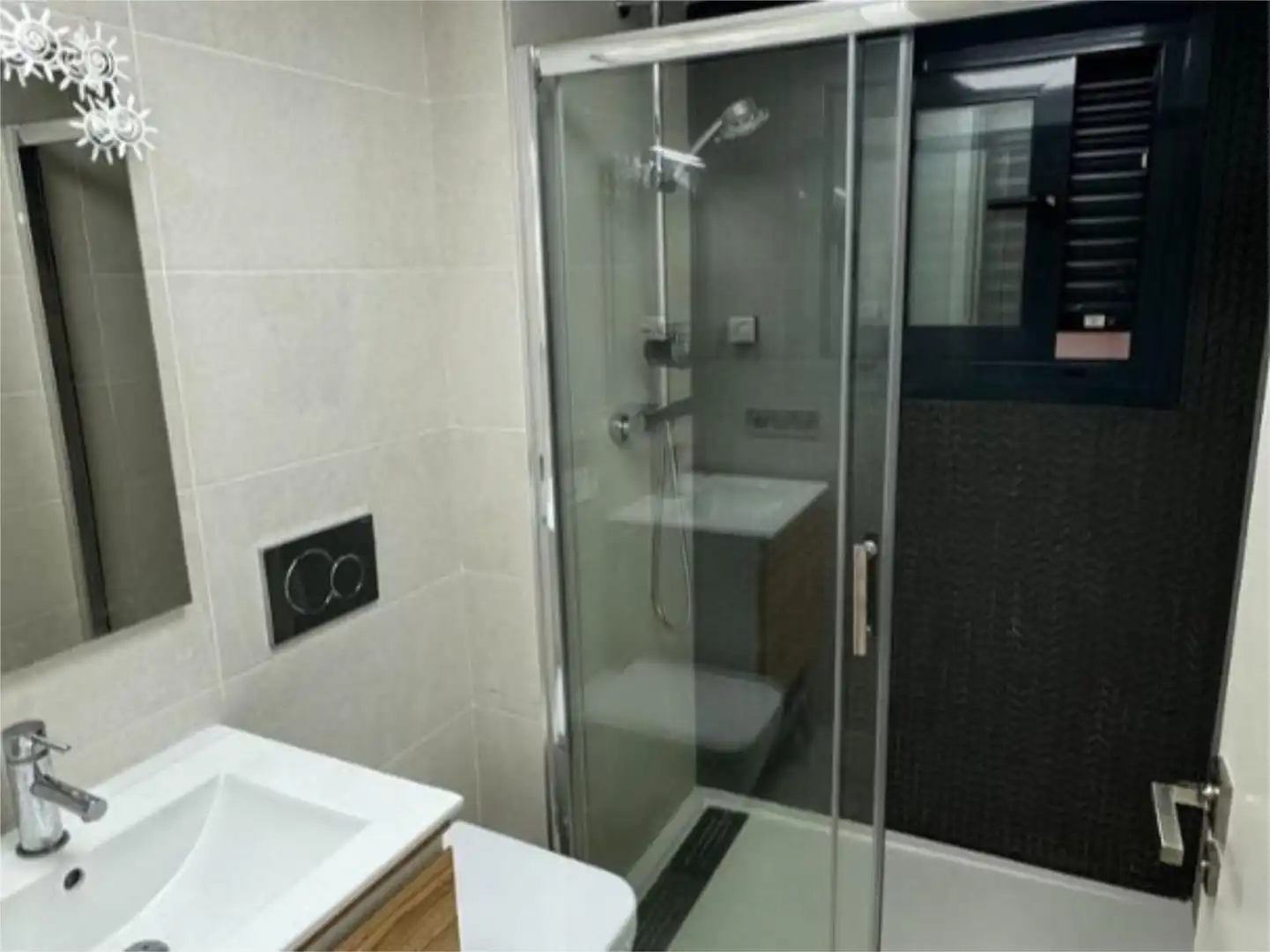 Flat for sale in Calle Maestro Francisco Casanovas, 51, Avenida Habaneras - Curva de Palangre Bathroom of Flat for sale in Torrevieja with Air Conditioner, Swimming Pool and Balcony