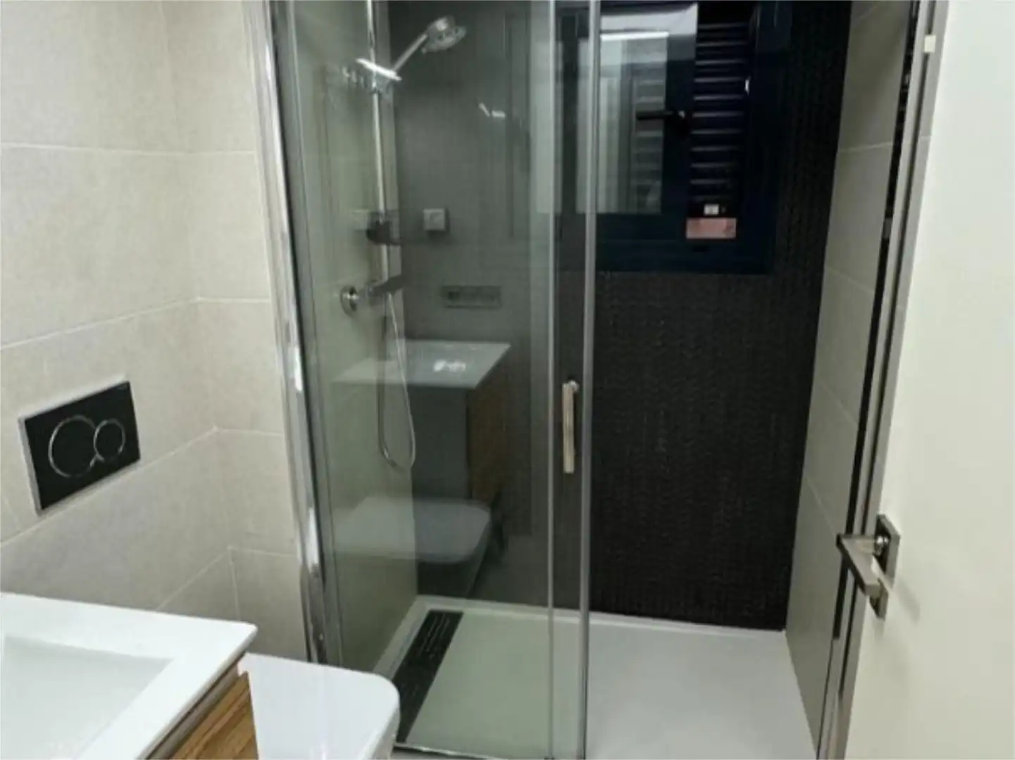 Flat for sale in Calle Maestro Francisco Casanovas, 51, Avenida Habaneras - Curva de Palangre Bathroom of Flat for sale in Torrevieja with Air Conditioner, Swimming Pool and Balcony
