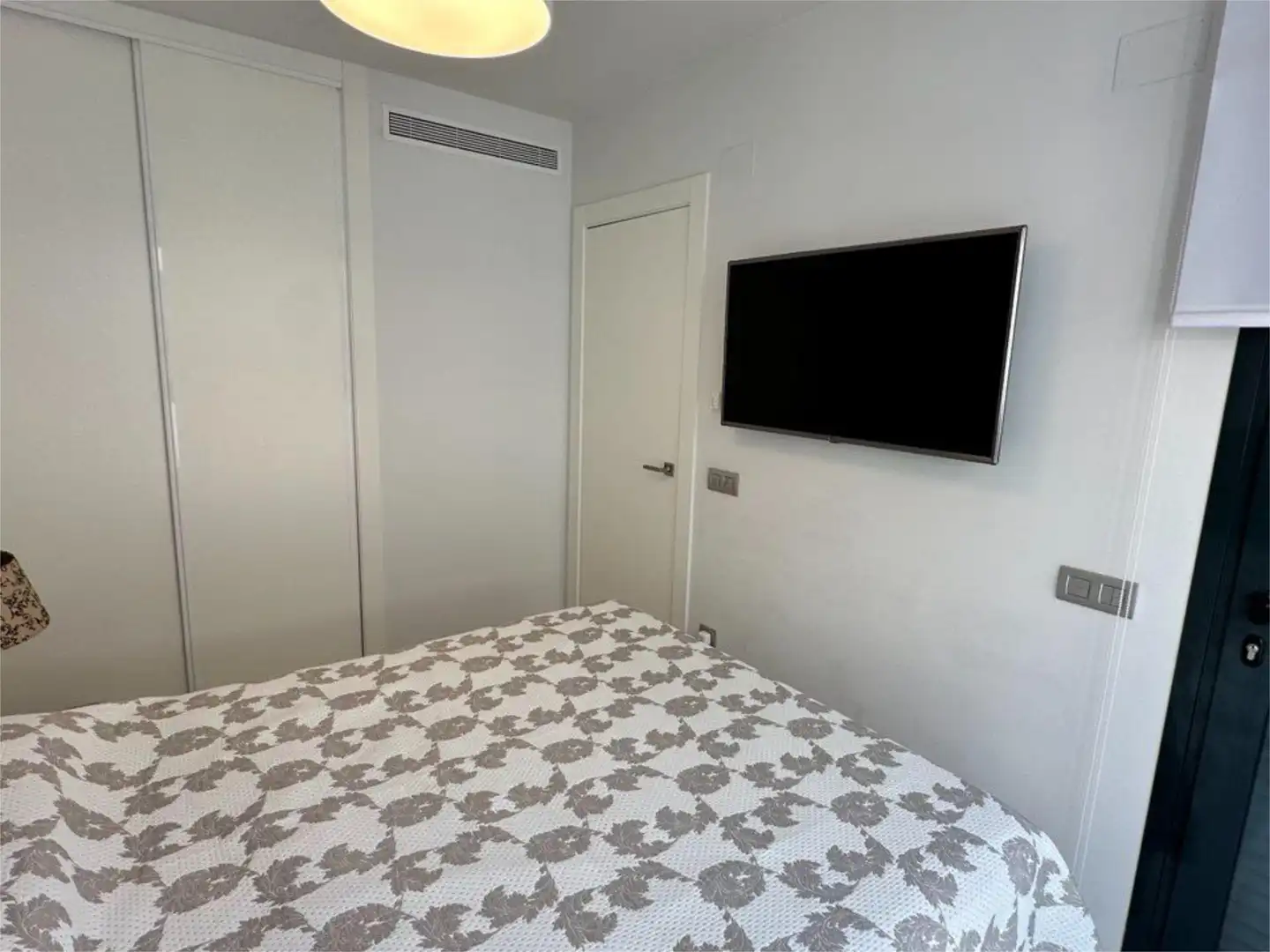 Flat for sale in Calle Maestro Francisco Casanovas, 51, Avenida Habaneras - Curva de Palangre Bedroom of Flat for sale in Torrevieja with Air Conditioner, Swimming Pool and Balcony