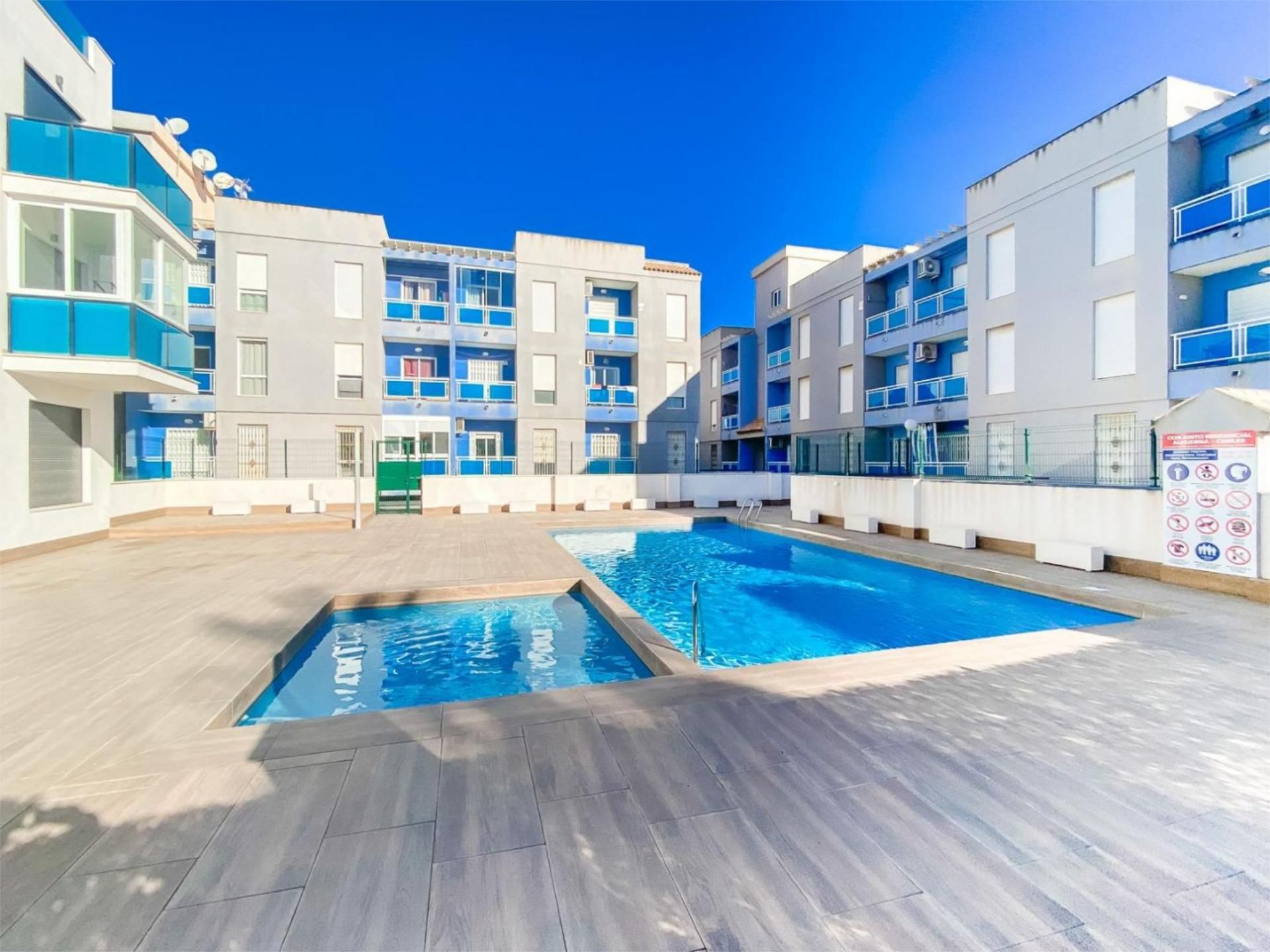 Piscina de Apartamento en venta en Torrevieja con Aire acondicionado, Piscina y Balcón