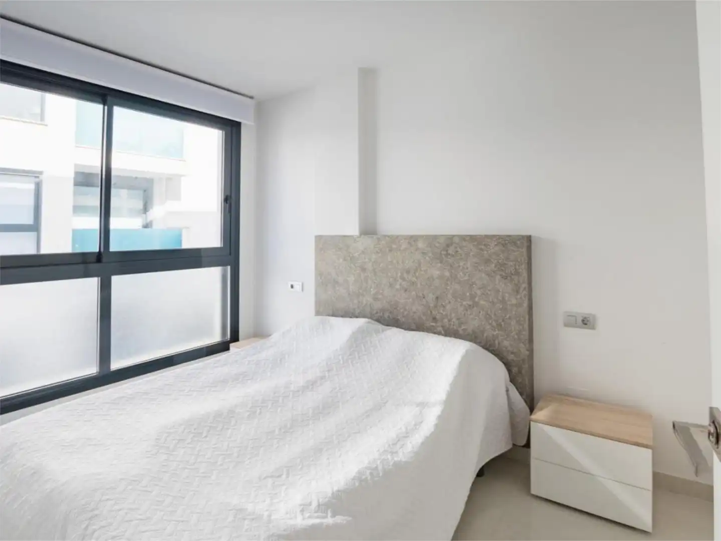 Flat for sale in Calle Maestro Francisco Casanovas, 51, Avenida Habaneras - Curva de Palangre Bedroom of Flat for sale in Torrevieja with Air Conditioner, Swimming Pool and Balcony
