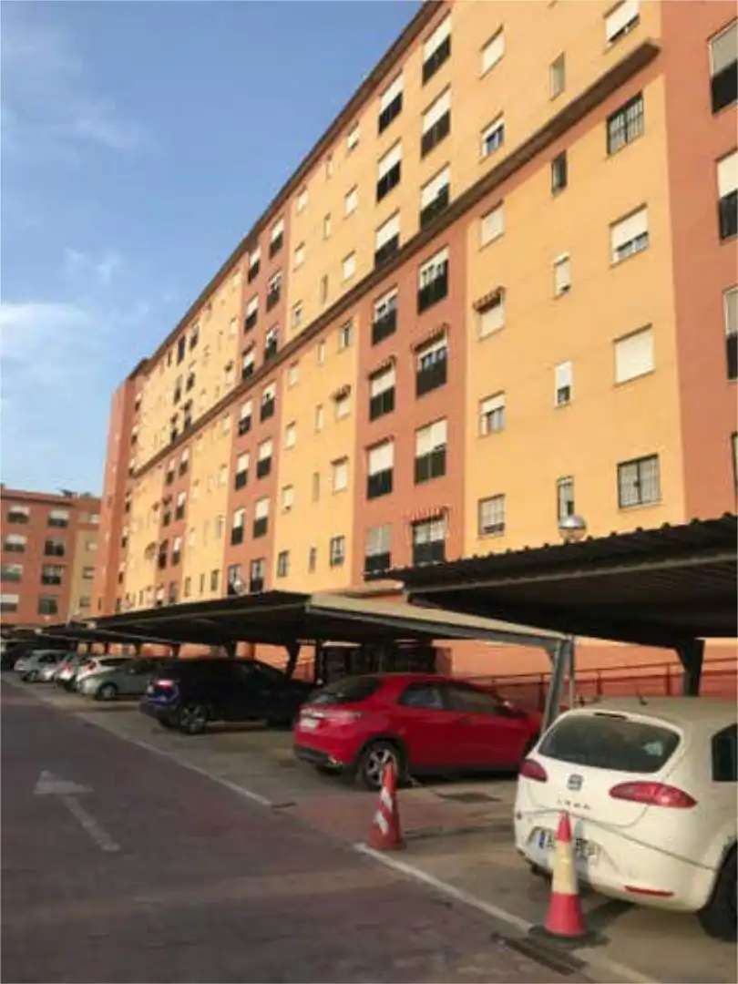 Piso en venta en La Oliva Vista exterior de Piso en venta en Sevilla con Calefacción y Amueblado