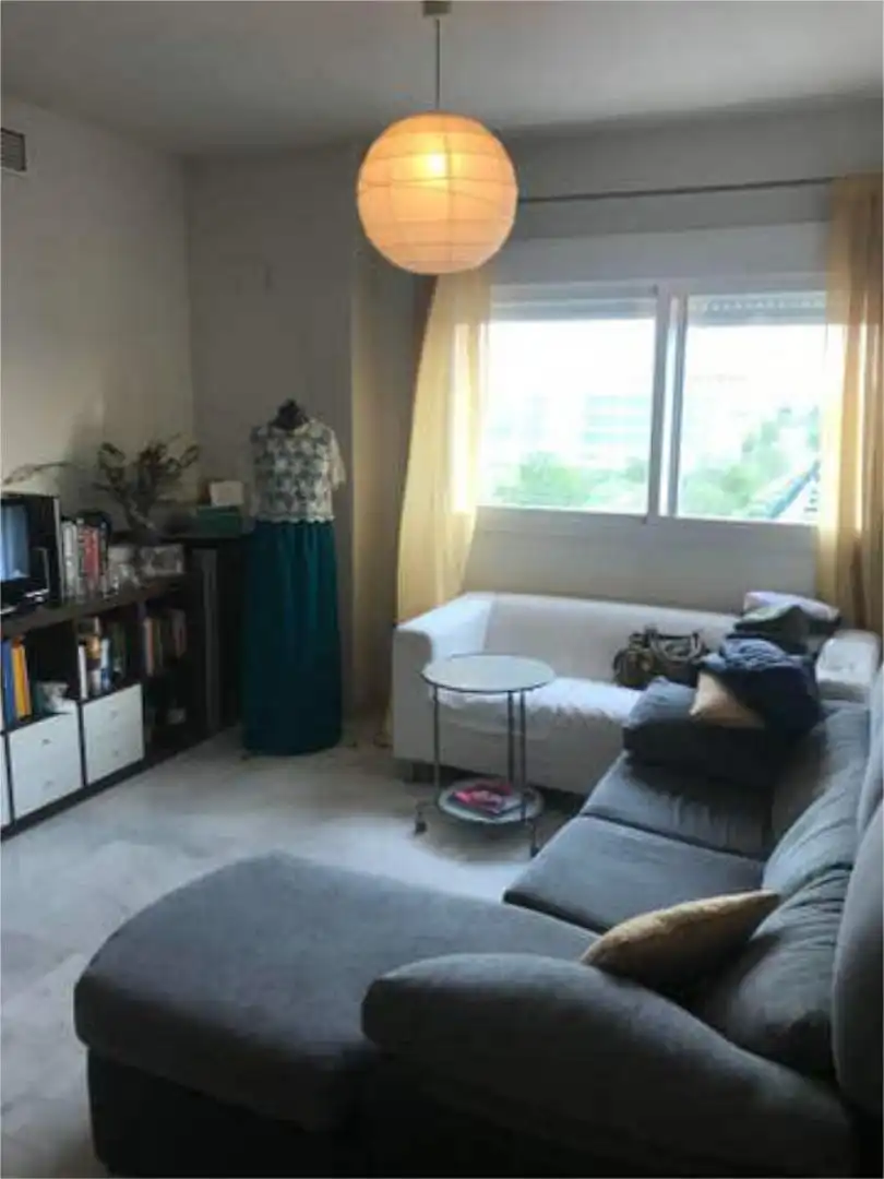 Piso en venta en La Oliva Habitación de Piso en venta en Sevilla con Calefacción y Amueblado