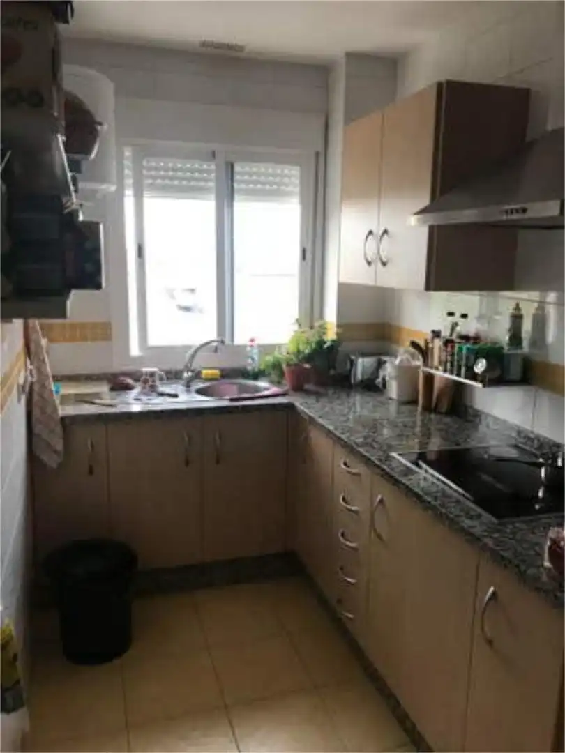 Piso en venta en La Oliva Cocina de Piso en venta en Sevilla con Calefacción y Amueblado