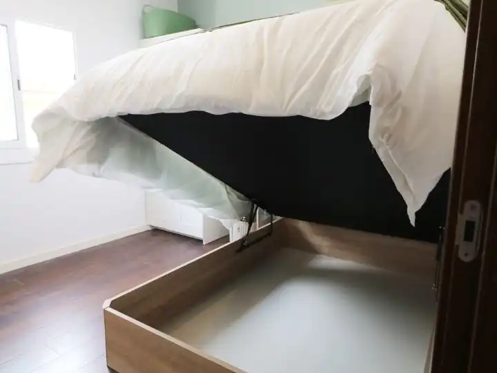 Bedroom of Flat for share in Binissalem  with Air Conditioner, Heating and Parquet flooring