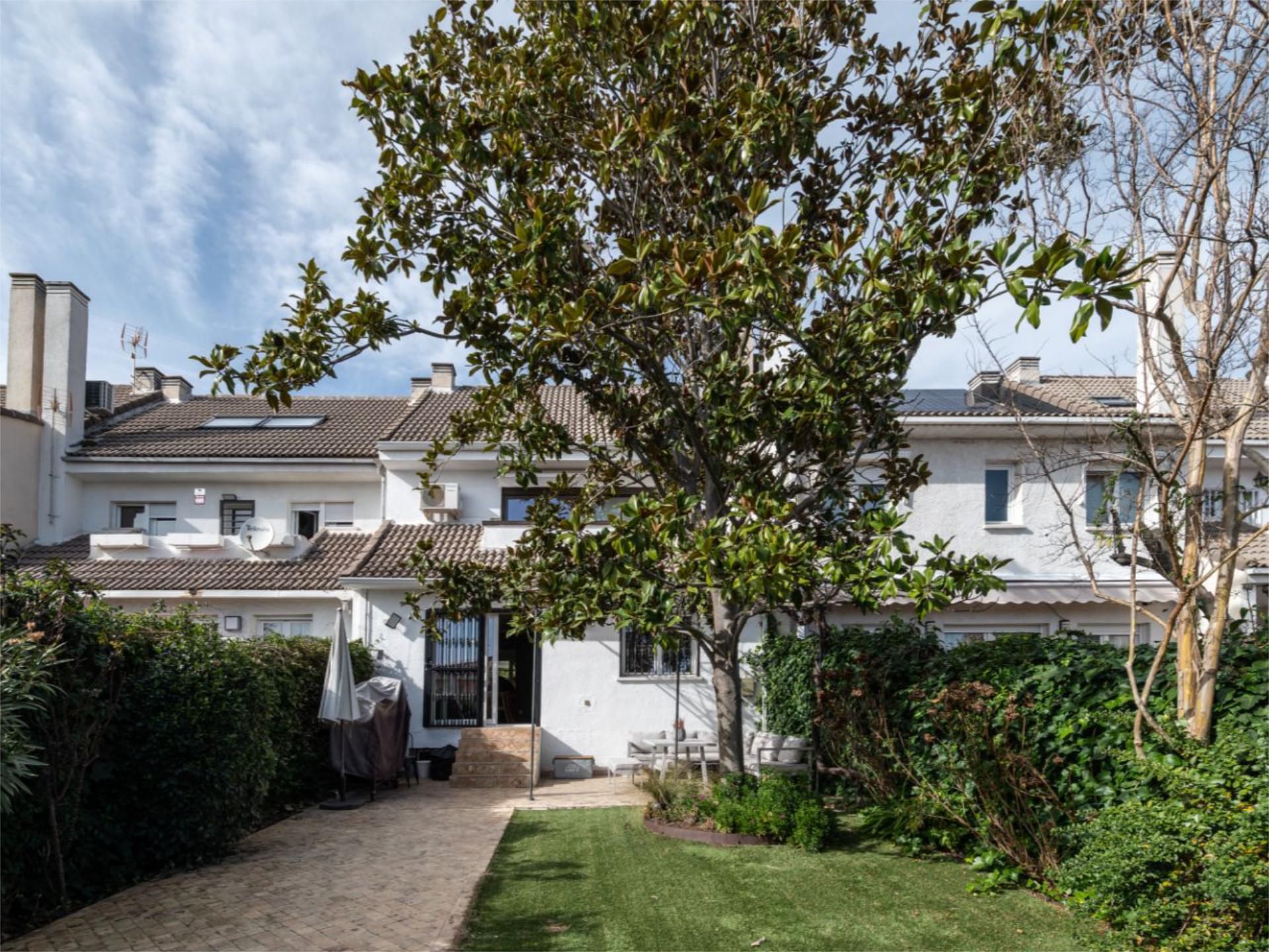 Casa adosada en venta en Calle Eugenia del Pozo, 1, Estación Jardín de Casa adosada en venta en Pozuelo de Alarcón con Aire acondicionado, Calefacción y Jardín privado