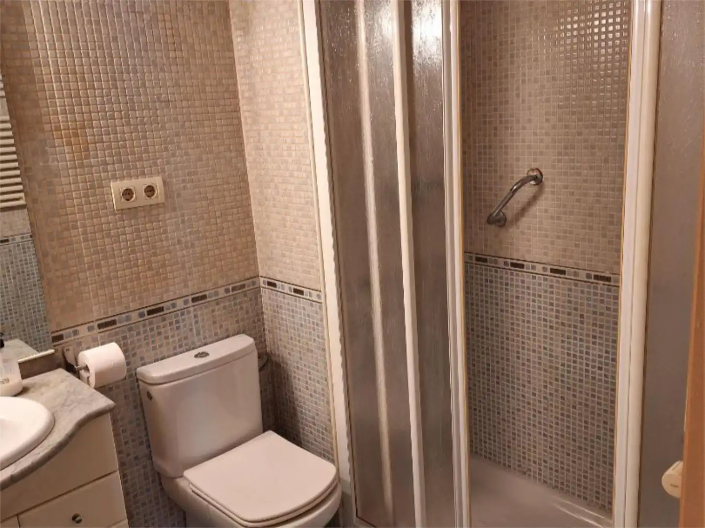 Piso en venta en Avenida de la Costa, 166, La Arena Baño de Piso en venta en Gijón con Calefacción y Parking comunitario