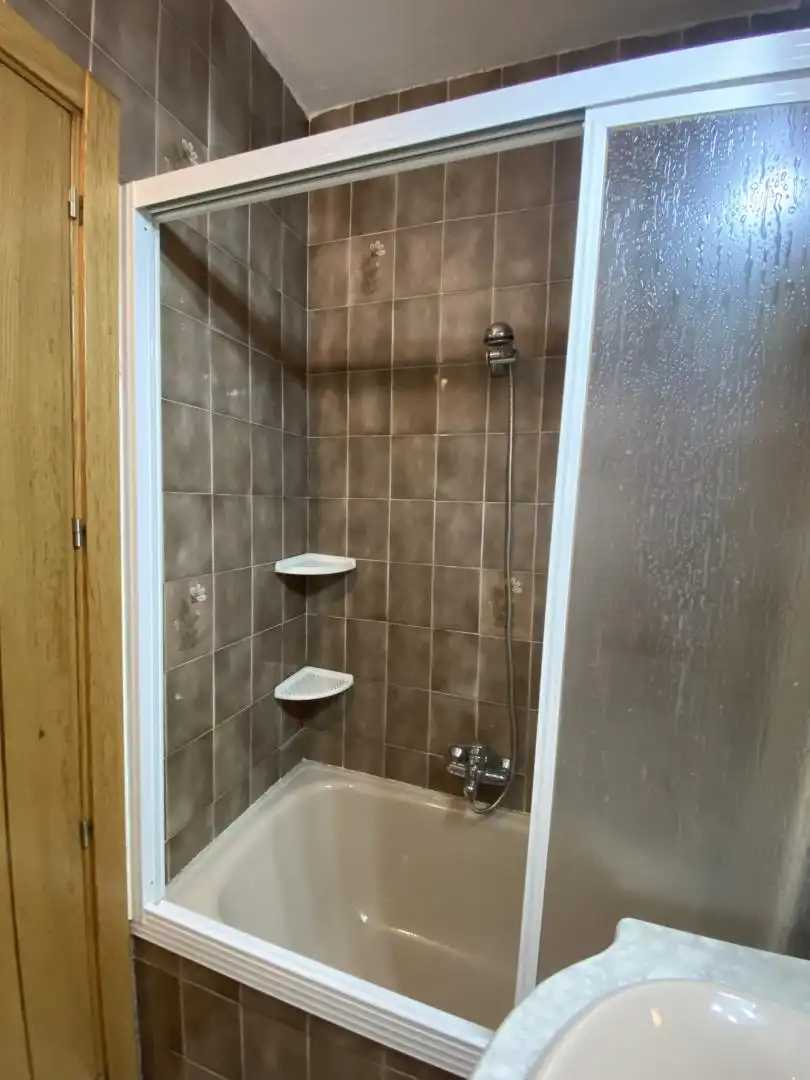 Bathroom of Flat for share in Talavera de la Reina  with Air Conditioner, Heating and Parquet flooring