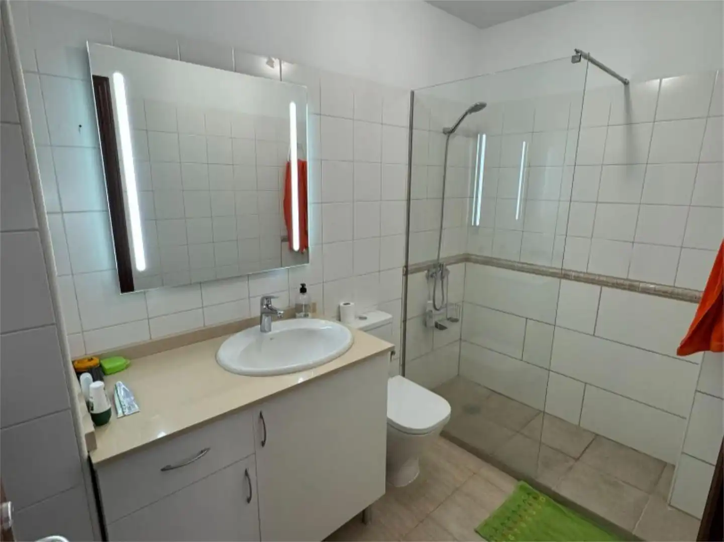 Flat for rent in Calle los Prismas, 61, Arico Bathroom of Flat for rent in Arico with Swimming Pool, Furnished and Community parking