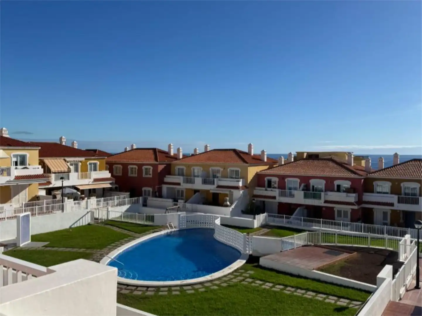 Flat for rent in Calle los Prismas, 61, Arico Exterior view of Flat for rent in Arico with Swimming Pool, Furnished and Community parking