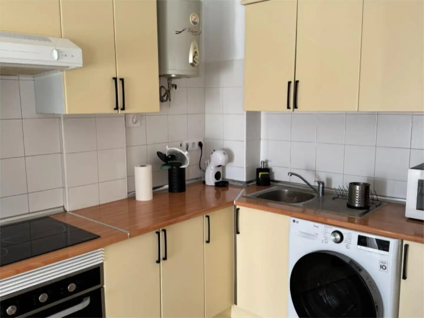 Flat for rent in Calle los Prismas, 61, Arico Kitchen of Flat for rent in Arico with Swimming Pool, Furnished and Community parking