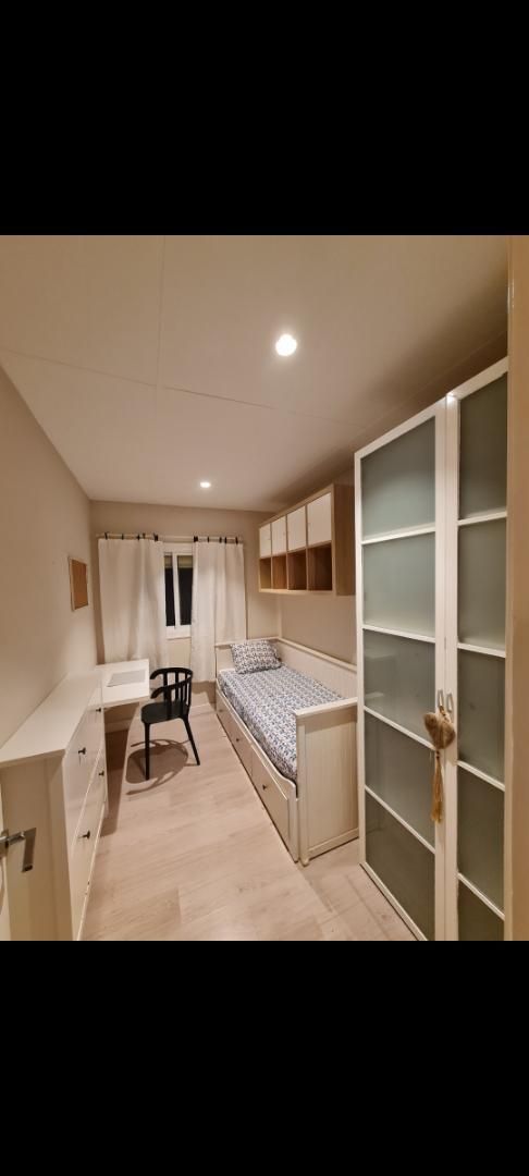 Zimmer in Avinguda del Marquès de Sant Mori, 187, La Salut Zimmer in Avinguda del Marquès de Sant Mori, 187, La Salut