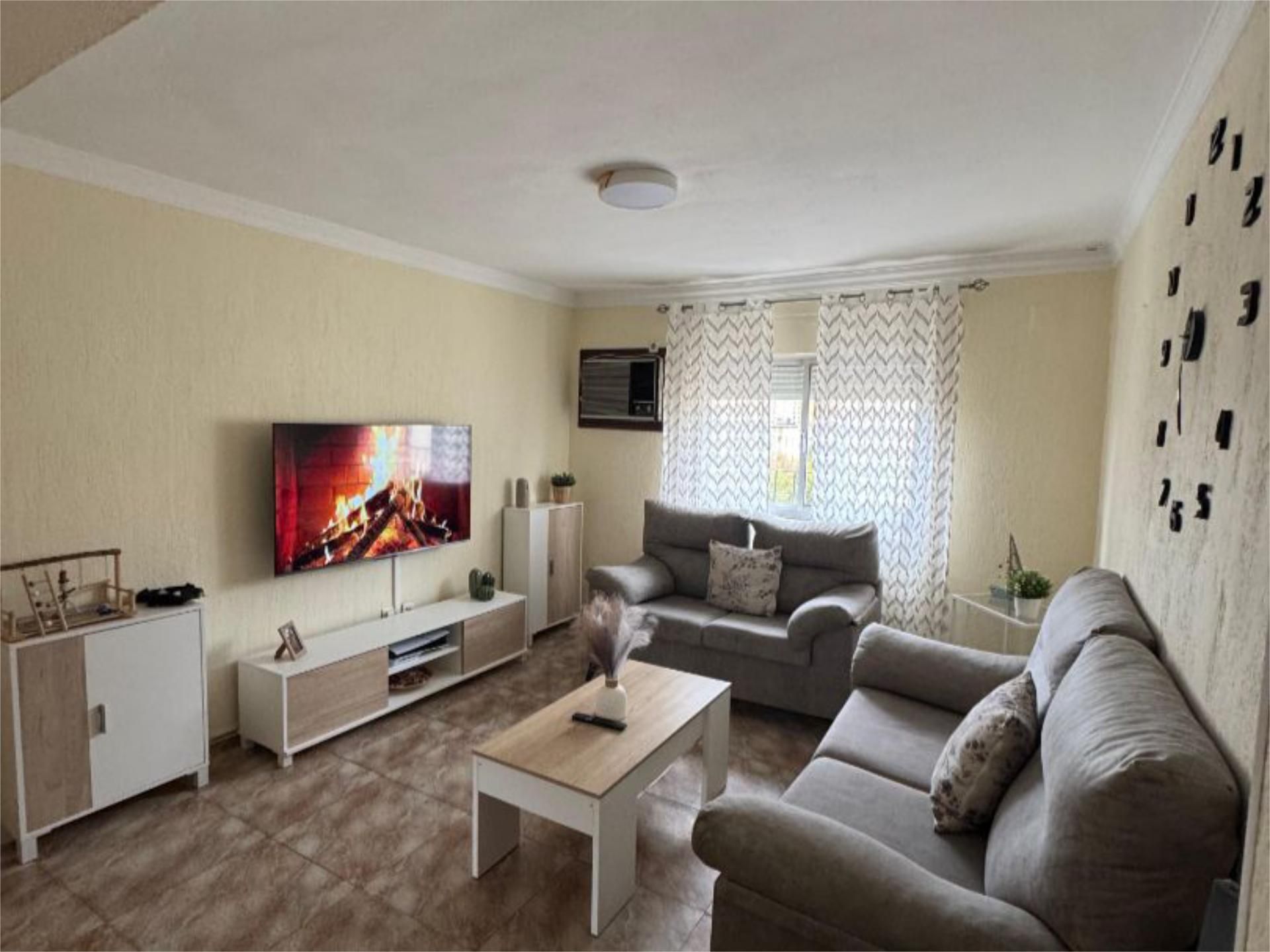 Living room of Flat for rent in Jerez de la Frontera  with Air Conditioner, Heating and Furnished