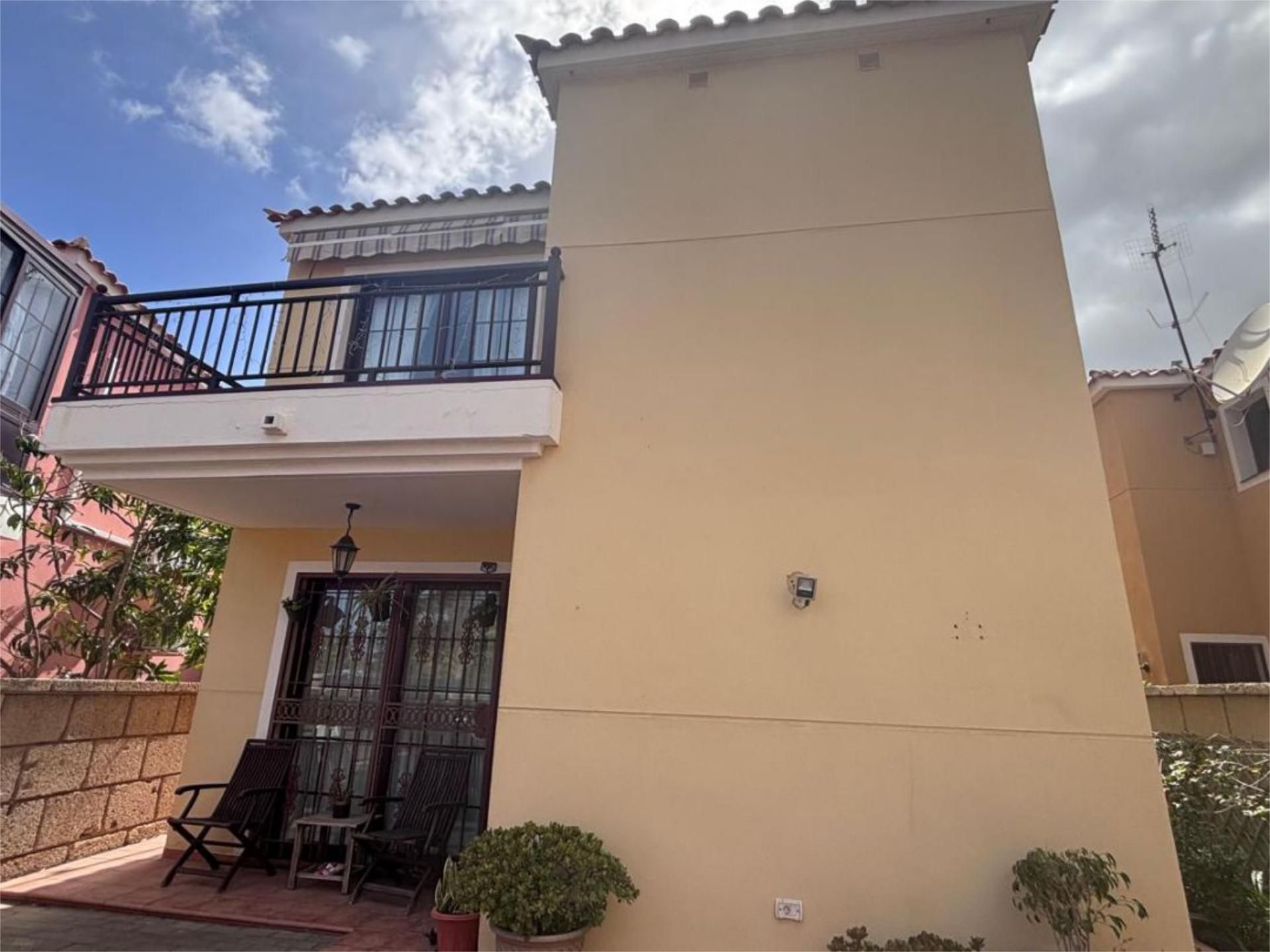 Vista exterior de Casa o chalet en venta en Arona con Terraza y Balcón