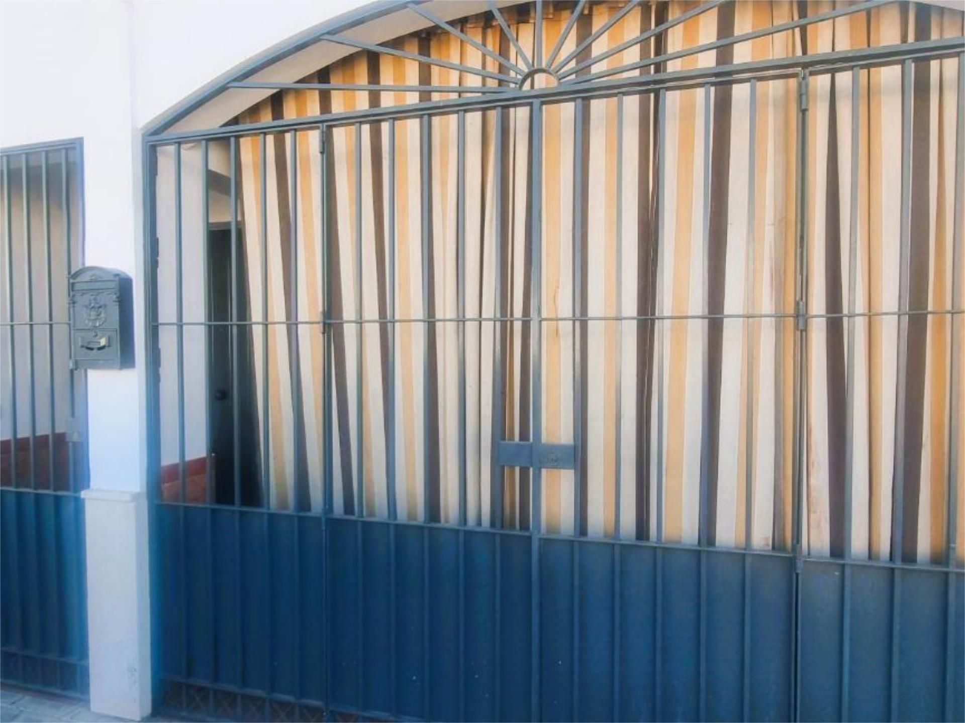 Vista exterior de Casa adosada en venta en Villaverde del Río con Aire acondicionado, Terraza y Balcón