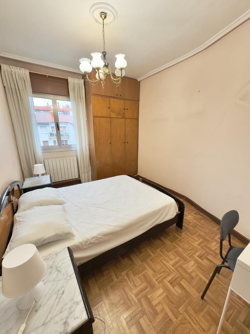 Schlafzimmer von Wohnung zur untervermieten in Barakaldo  mit Klimaanlage, Heizung und Parkett