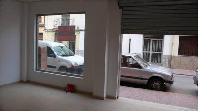 Local comercial en Alquiler en Ensanche - Parque del Oeste