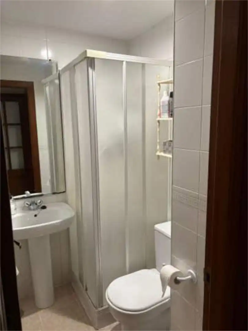 Piso en venta en La Estación Baño de Piso en venta en Badajoz con Trastero