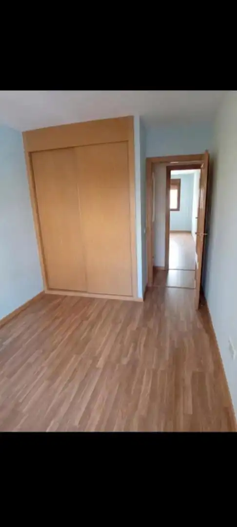 Room in Calle Comuneros, 11, Puerta de Murcia - Colegios Flat for share in Ocaña with Heating, Parquet flooring and Terrace