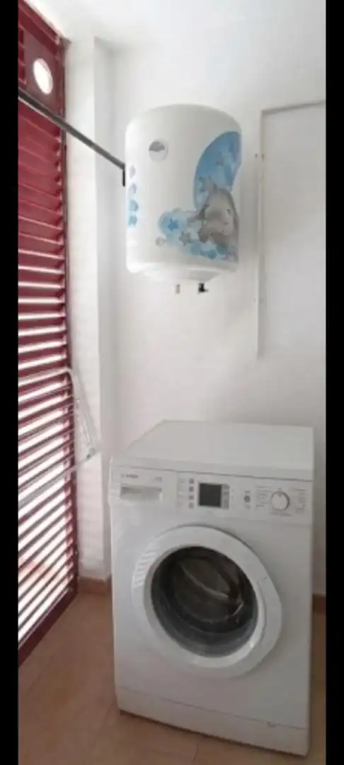 Room in Calle Comuneros, 11, Puerta de Murcia - Colegios Bathroom of Flat for share in Ocaña with Heating, Parquet flooring and Terrace
