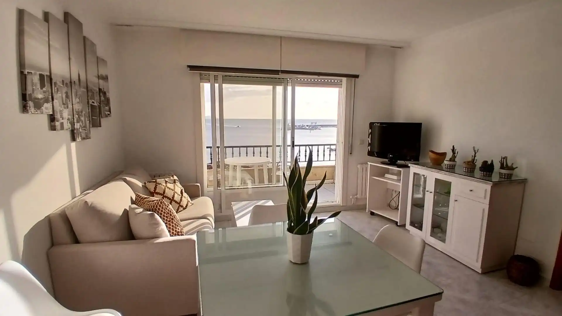 Flat for rent in Avenida de León, 47, Sanxenxo pueblo Living room of Flat for rent in Sanxenxo with Heating, Terrace and Furnished