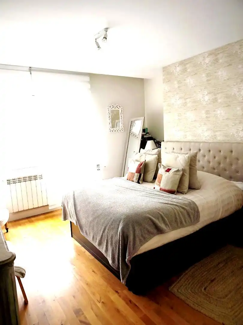 Flat for sale in Calle de la Costa Brava, 45, Mirasierra Bedroom of Flat for sale in Madrid with Air Conditioner, Private garden and Terrace