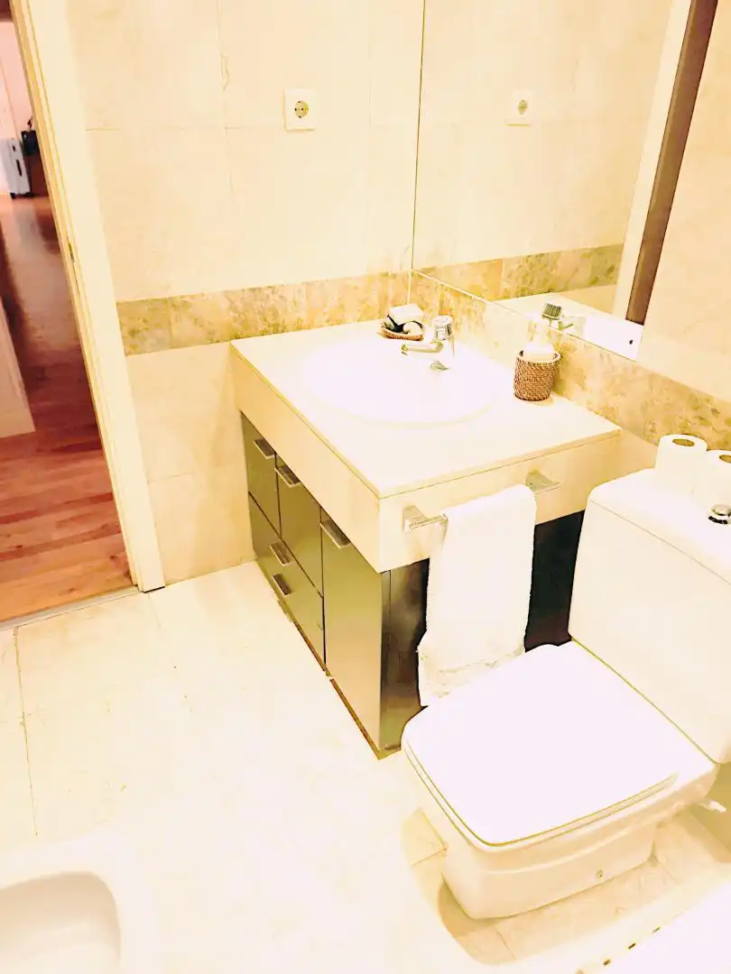 Flat for sale in Calle de la Costa Brava, 45, Mirasierra Bathroom of Flat for sale in Madrid with Air Conditioner, Private garden and Terrace
