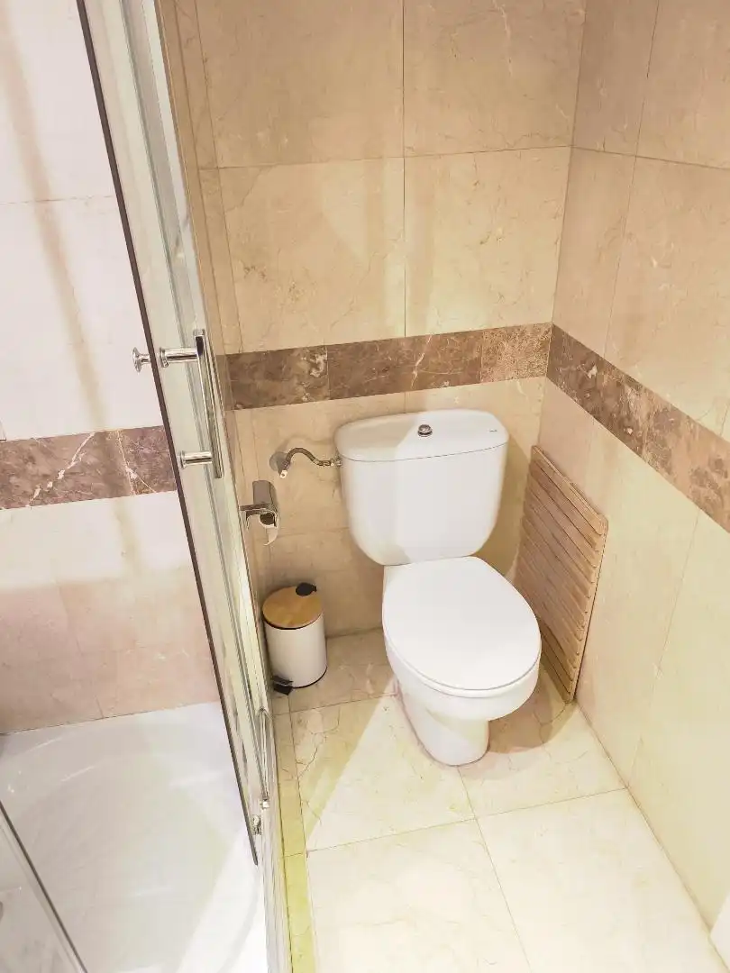 Flat for sale in Calle de la Costa Brava, 45, Mirasierra Bathroom of Flat for sale in Madrid with Air Conditioner, Private garden and Terrace