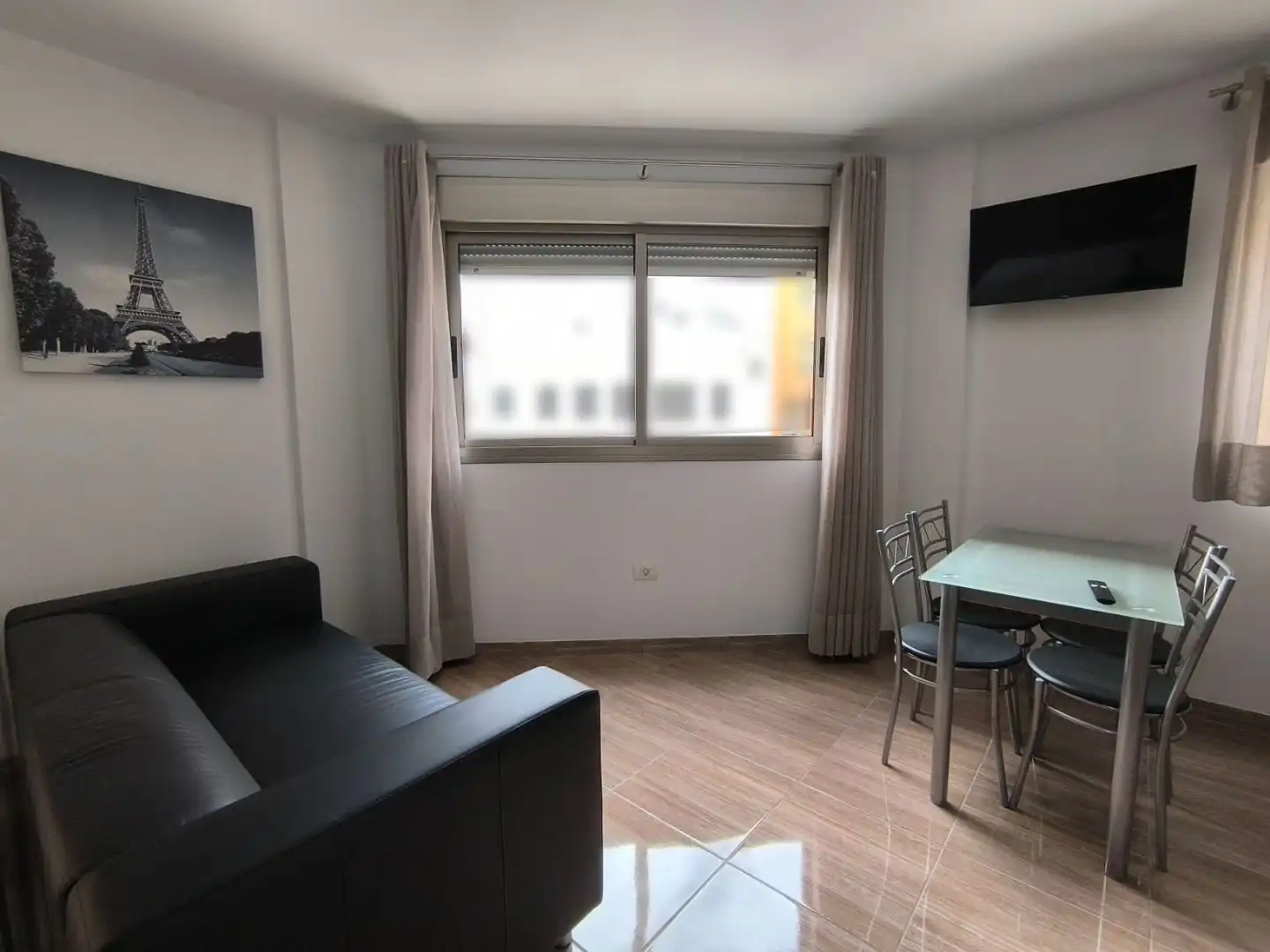 Pis de lloguer a Calle Juan Pablo II, 34, Duggi - Rambla - Los Hoteles Sala d'estar de Pis de lloguer en Santa Cruz de Tenerife amb Moblat i Videoporter