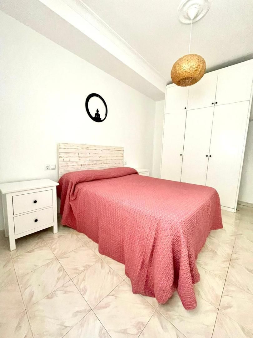 Bedroom of Flat for rent in  Sevilla Capital  with Air Conditioner, Heating and Furnished