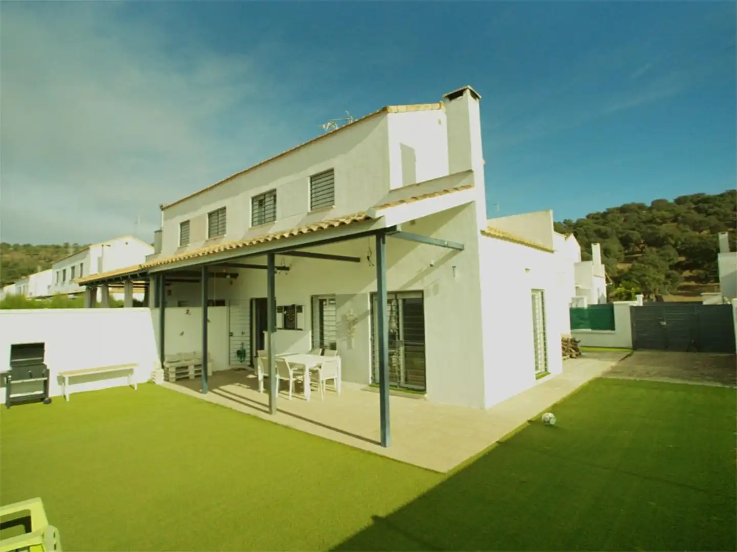 Vista exterior de Casa o xalet en venda en San Nicolás del Puerto amb Jardí privat, Terrassa i Traster