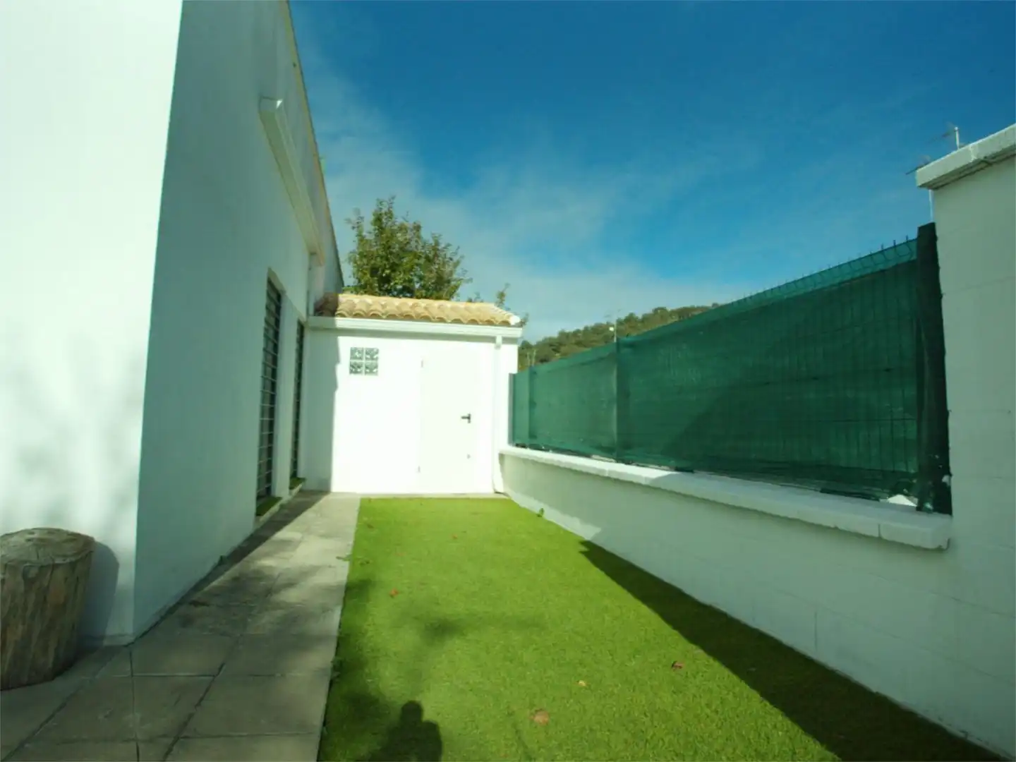Vista exterior de Casa o xalet en venda en San Nicolás del Puerto amb Jardí privat, Terrassa i Traster