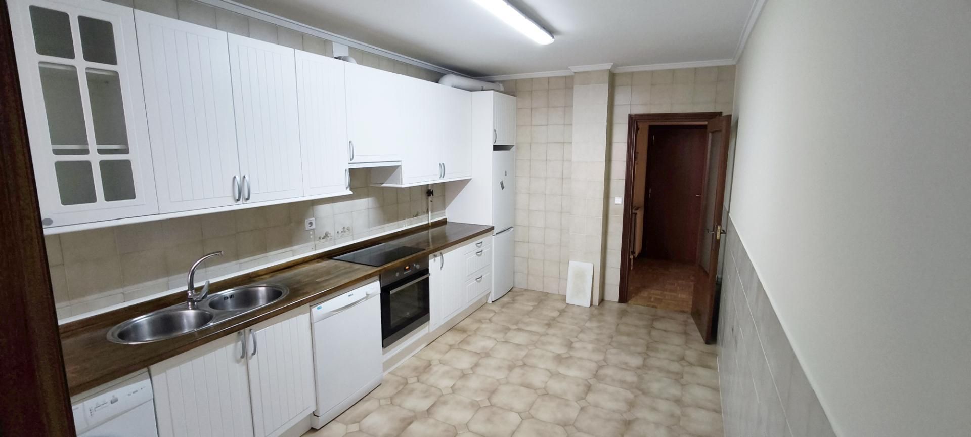 Piso de alquiler en Pintor Aurelio Verá-fajardo Kalea, 10, Vitoria - Gasteiz Cocina de Piso de alquiler en Vitoria - Gasteiz con Terraza